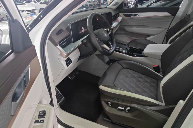 Used Volkswagen Tavendor 2023 380TSI Four-Wheel Drive R-Line First Edition
