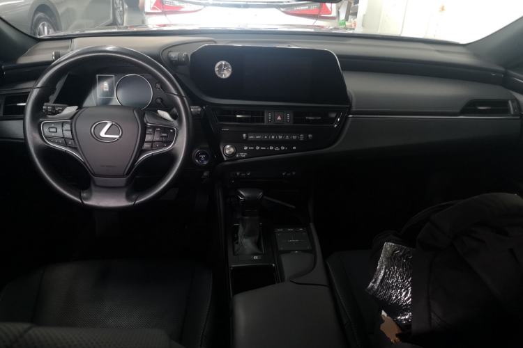 Used Lexus ES 2021 300h Deluxe Edition