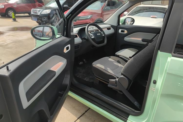 Used Chery New Energy QQ Ice Cream 2022 120km Milkshake Phosphate Lithium-Iron Interior 1