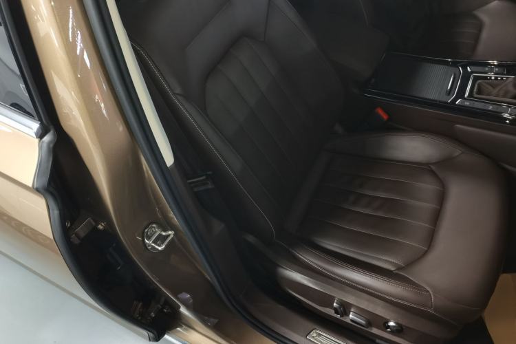 Used Volkswagen Phideon 2021 380TSI Luxury Edition Right Front Seat