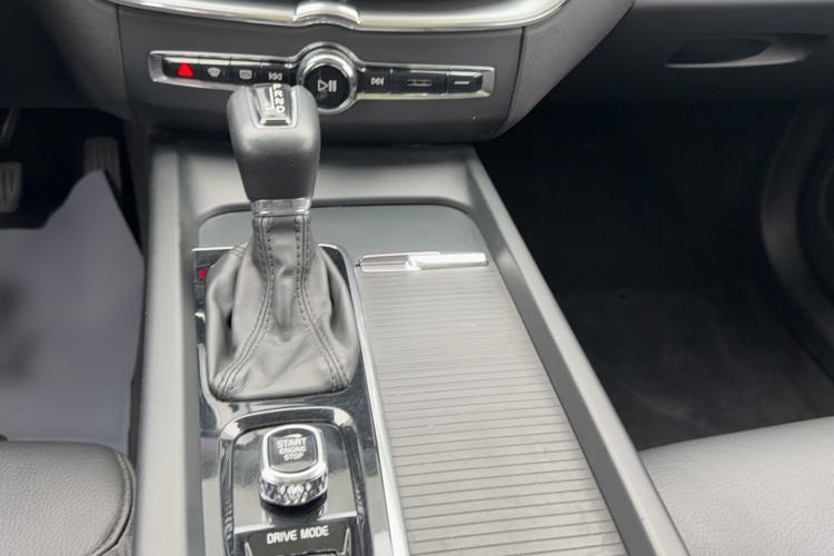 Used Volvo XC60 2018 T5 4x4 Zhiyi Edition Gear Lever