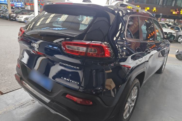 Used Jeep Cherokee 2017 2.4L Leading Smart Edition
