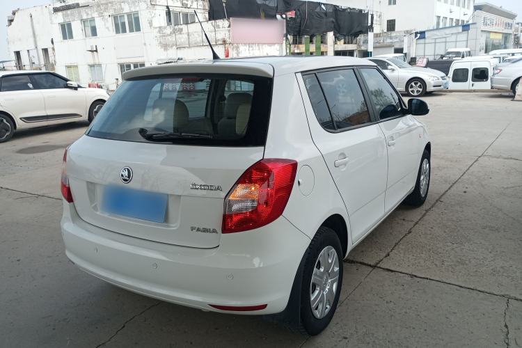 Used Skoda Fabia 2014 1.4L Automatic Crystal Edition Rear Right 45 Deg