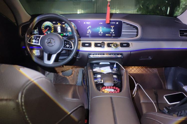 Used Mercedes-Benz GLE 2020 Facelifted GLE 450 4MATIC Stylish Edition Center Console