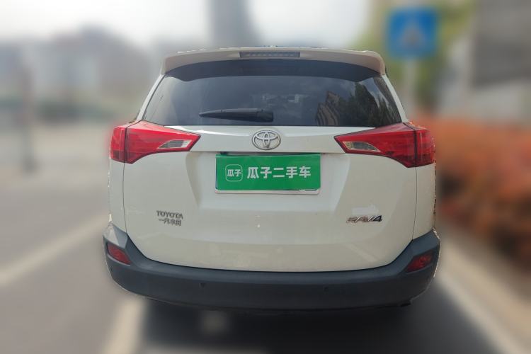 Used Toyota RAV4 2015 2.0L CVT Two-Wheel Drive Fashion Edition Rear