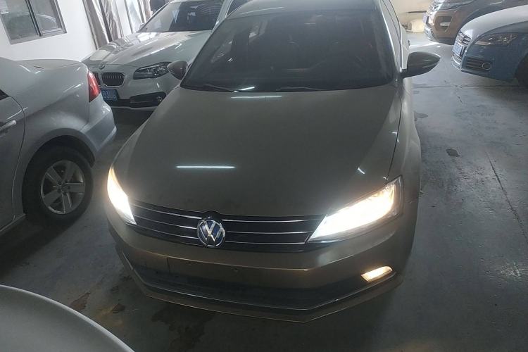 Used Volkswagen Sagitar 2015 1.6L Manual Comfort Model