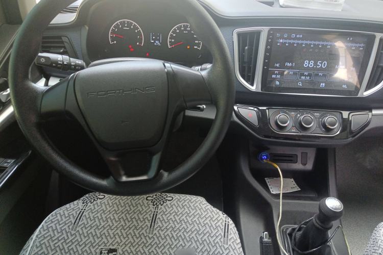 Used FORTHING Lingzhi 2023 M5 1.6L Practical Model 5 Seats Steering Wheel