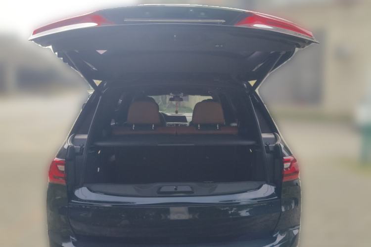 Used BMW X7 2020 xDrive40i Luxury Package with Premium Features
