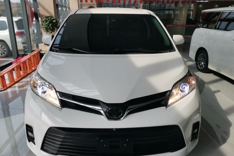 Used Toyota SIENNA 2018 3.5L Four-Wheel Drive LE Trim 7 Seats U.S. Specification
