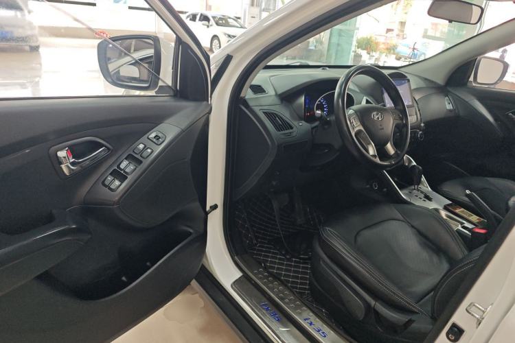 Used Hyundai ix35 2015 2.0L Automatic 2WD Smart Type China IV