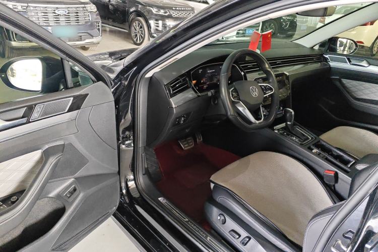 Used Volkswagen Magotan 2023 2 Million Units Limited Edition 330TSI DSG Leading Version
