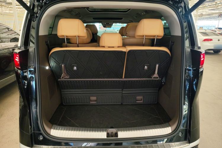 Used Denza D9 2022 DM-i 970 Four-Wheel Drive Prestige Model
