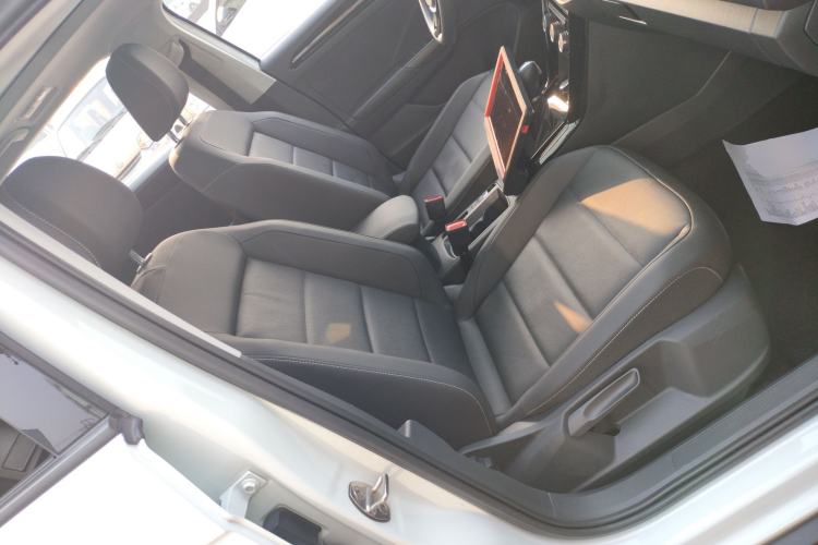 Used Volkswagen T-ROC 2021 280TSI DSG Two-Wheel Drive Comfort Connect Edition
