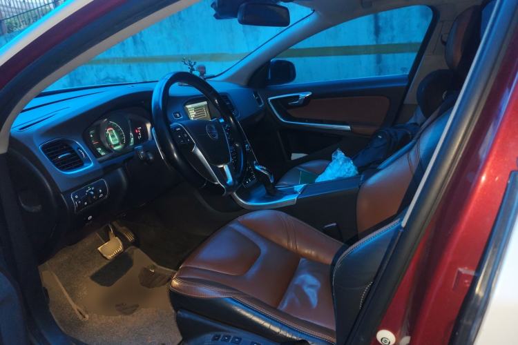 Used Volvo V60 2014 Restyled T5 Zhiya Edition
