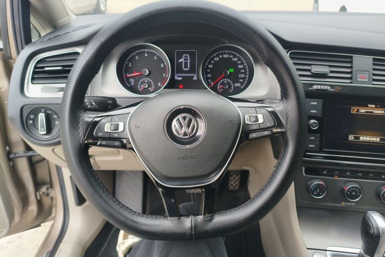 Used Volkswagen Golf 2016 230TSI Automatic Luxury Version Steering Wheel