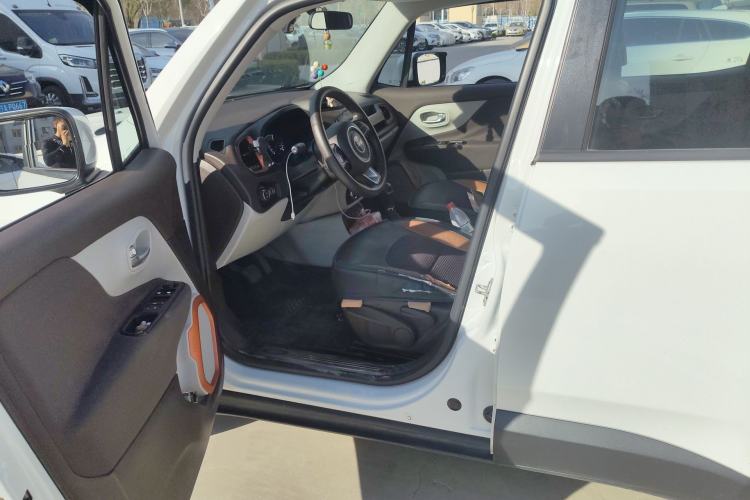 Used Jeep Renegade 2017 180T Automatic High-Energy Version Left Front Seat