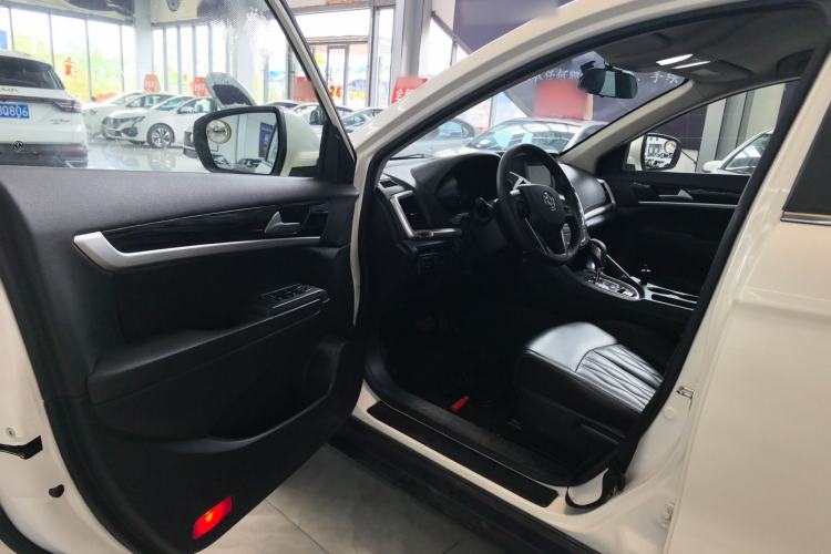 Used Dongfeng Aeolus AX7 2016 2.0L Automatic Zhiyue Trim