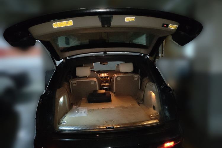Used Audi Q7  Trunk