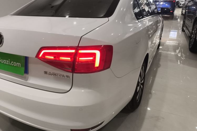 Used Volkswagen Sagitar 2017 230TSI Automatic Comfort Version Right Rear Taillight