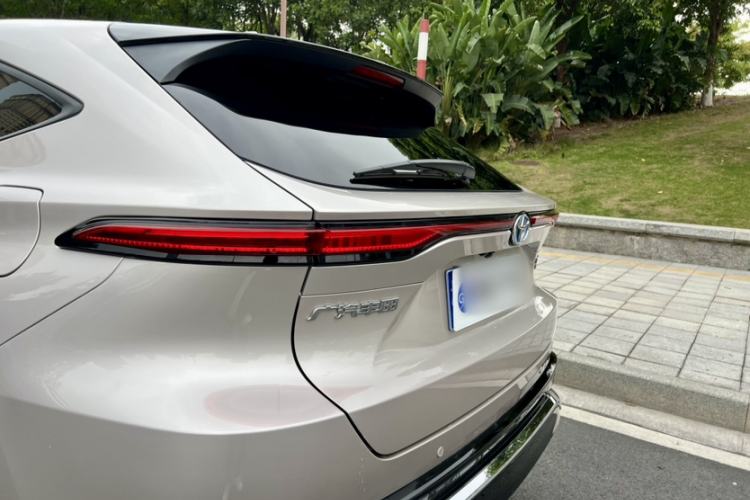 Used Toyota Venza 2022 Dual-Engine 2.5L CVT Two-Wheel Drive Prestige Edition Exterior 3