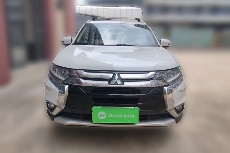 Used Mitsubishi Outlander 2016 2.4L 4x4 Luxury Edition 7-Seater Front