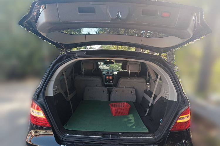 Used Mercedes-Benz R-Class 2014 R 320 4MATIC Luxury Model Trunk