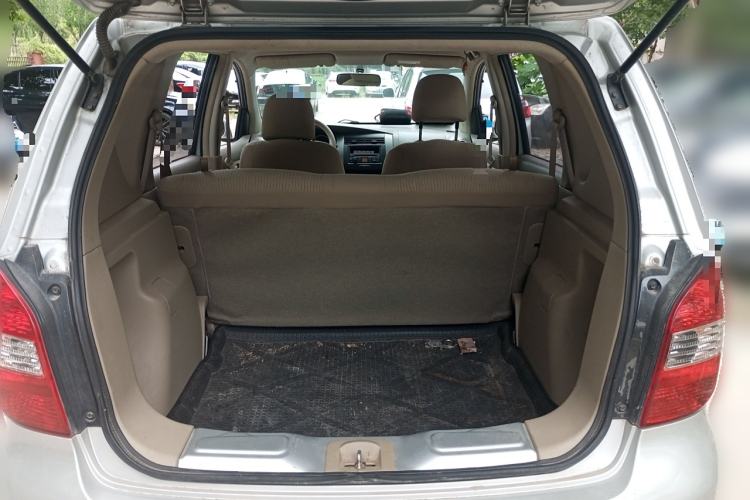 Used Nissan Livina 2010 Jingyue Edition 1.6L Manual All-Around Model