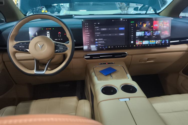 Used VOYAH Dream 2025 PHEV Four-Wheel Drive Prestige Kunpeng Edition Center Console