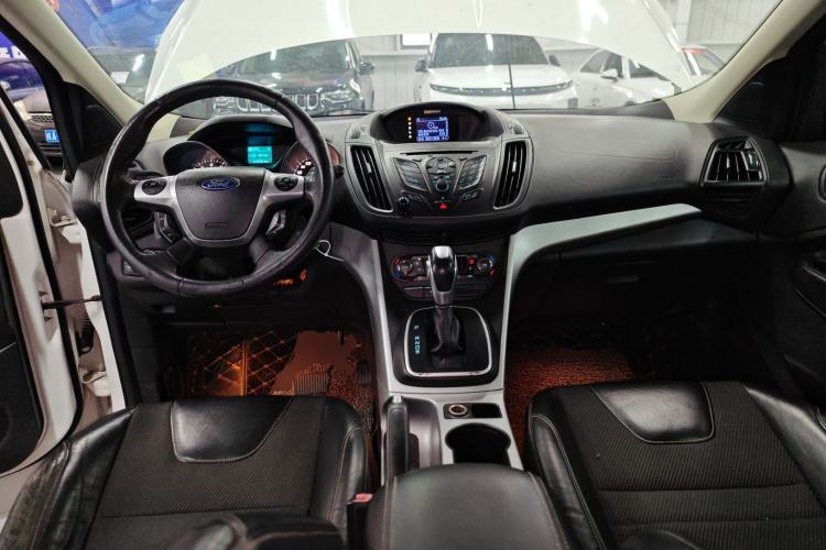 Used Ford Kuga 2013 1.6L GTDi Two-Wheel-Drive Trend Model Center Console