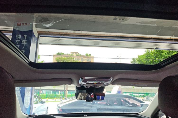 Used Hongqi H5 2025 Model 2.0T Automatic Xuan Ying 2 Million Units Commemorative Edition Headliner