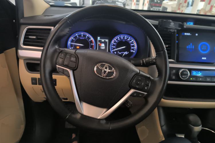 Used Toyota Highlander 2018 2.0T Four-Wheel Drive Prestige Version 7 Seats China VI Standard Steering Wheel