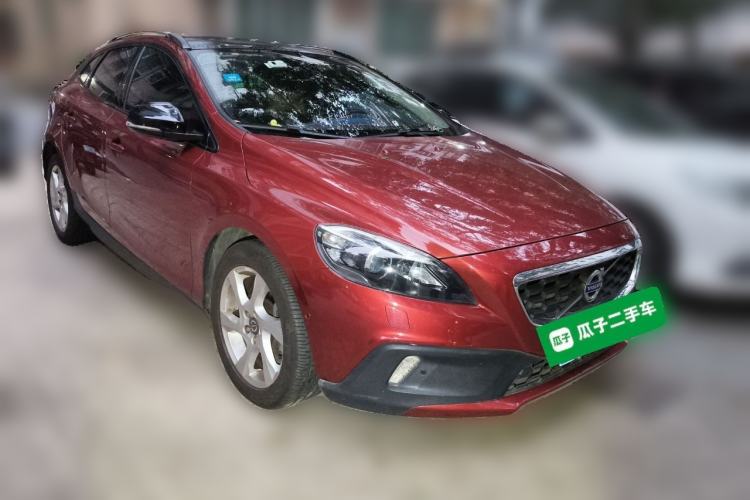 Used Volvo V40 2014 Cross Country T5 AWD Smart Luxury Edition Front Right 45 Deg