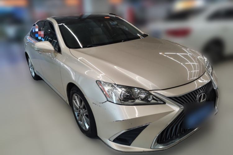 Used Lexus ES 2010 350 Prestige Edition Front Right 45 Deg