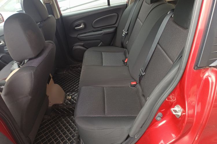 Used Venucia R50 2015 1.6L Manual Fashion Edition
