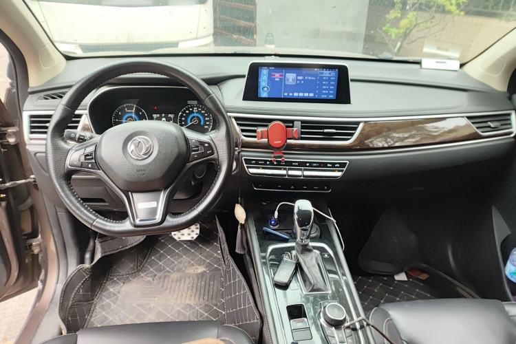 Used Dongfeng Fengon 580 2018 1.5T CVT Luxury Model Center Console