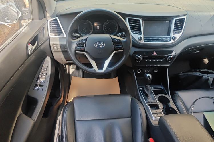 Used Hyundai Tucson 2015 2.0L Automatic Two-Wheel Drive Smart Version
