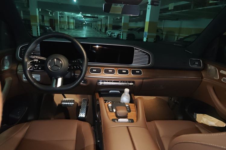 Used Mercedes-Benz GLS  Center Console