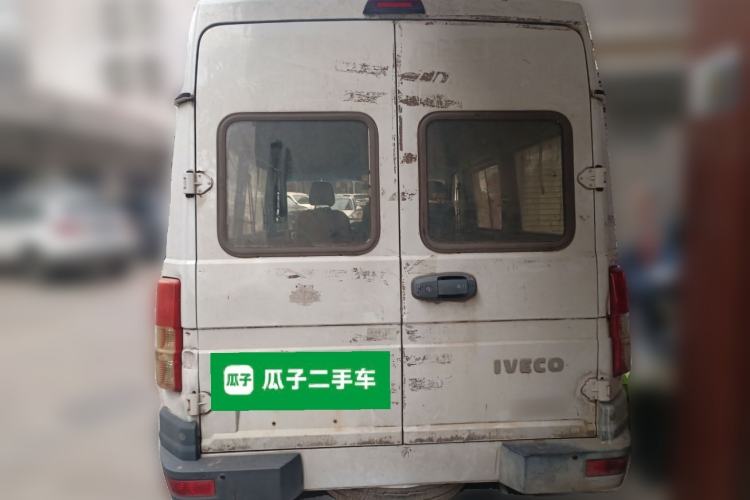 Used Iveco Daily 2017 2.5T A35 Passenger Van 5-7 Seats Model 47Z5