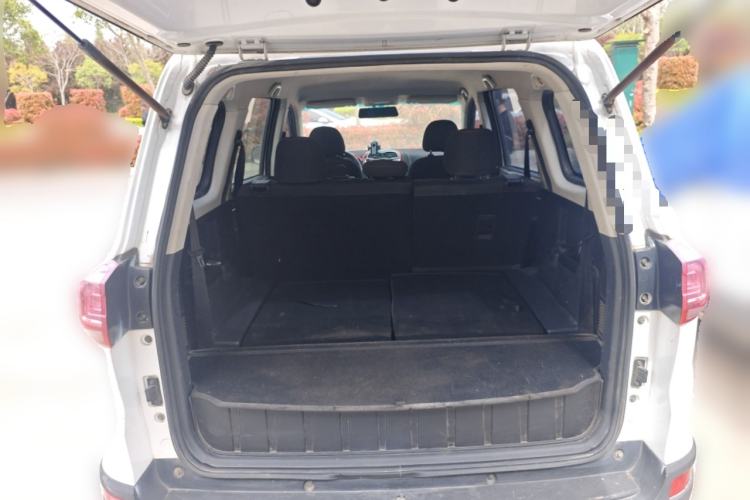 Used SWM X3 2017 1.6L Manual Fashion Model
