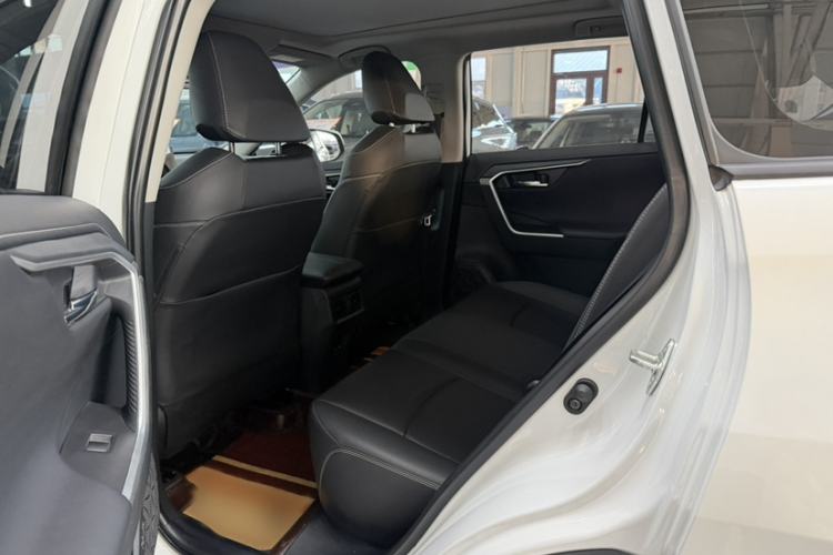 Used Toyota RAV4 2023 2.0L CVT Two-Wheel Drive 20th Anniversary Platinum Edition
