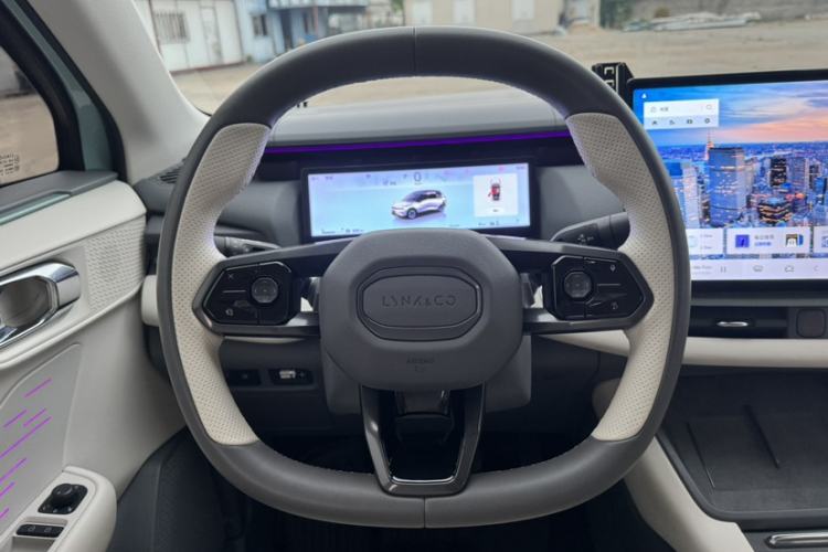 Used Lynk & Co 06 EM-P 2023 EM-P 126 Long-Range Halo Steering Wheel