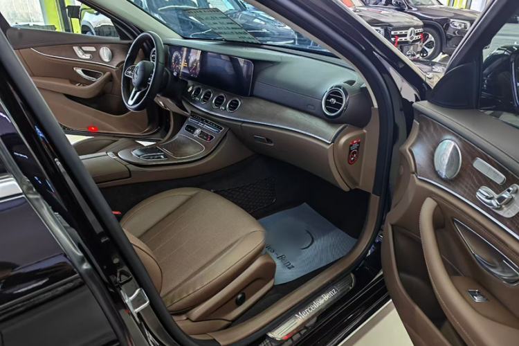 Used Mercedes-Benz E-Class 2020 E 300 L Luxury Model Interior 2