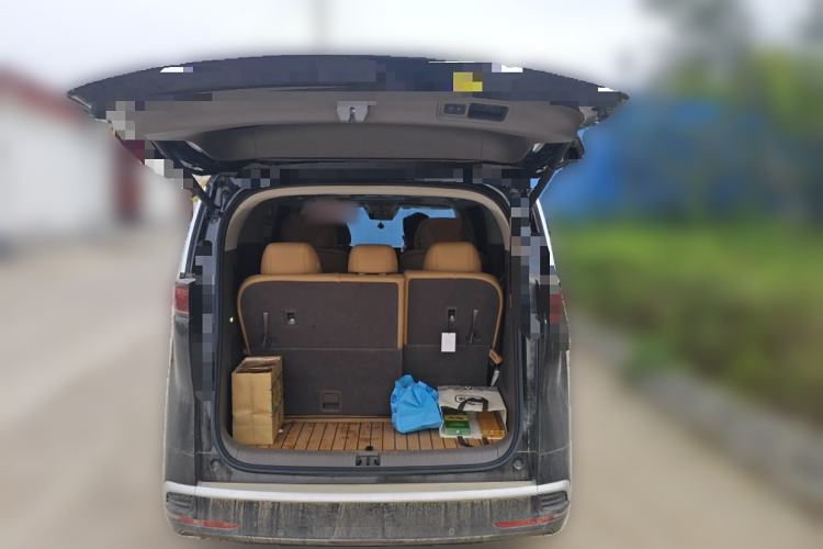 Used Denza D9 2022 DM-i 1040 Prestige Model Trunk