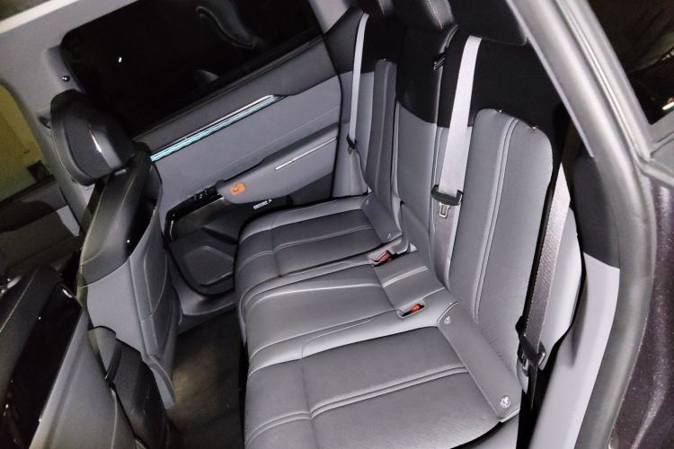 Used Zeekr 7X 2025 100 kWh Long-Range Rear-Wheel Drive with Intelligent Driving Features
