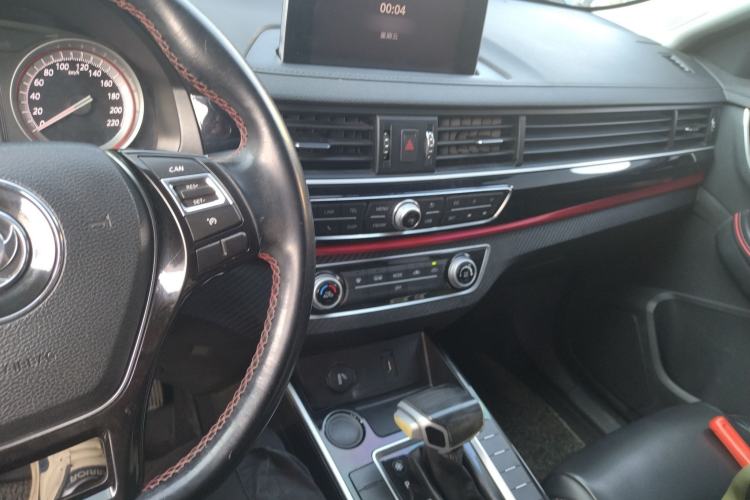 Used FORTHING Joyear X5 2017 Enjoy Series 1.6L CVT Luxury Model Center Console