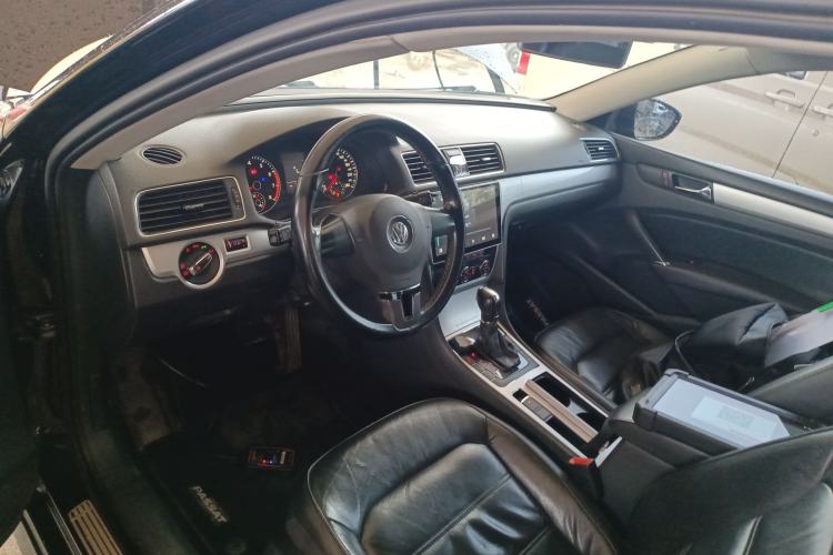 Used Volkswagen Passat 2014 1.8TSI DSG Prestige Navigation Edition Center Console