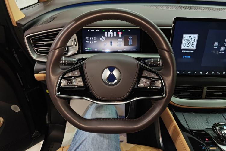 Used Denza D9 2025 DM-i Intelligent Drive 1020 Four-Wheel Drive Flagship Model
