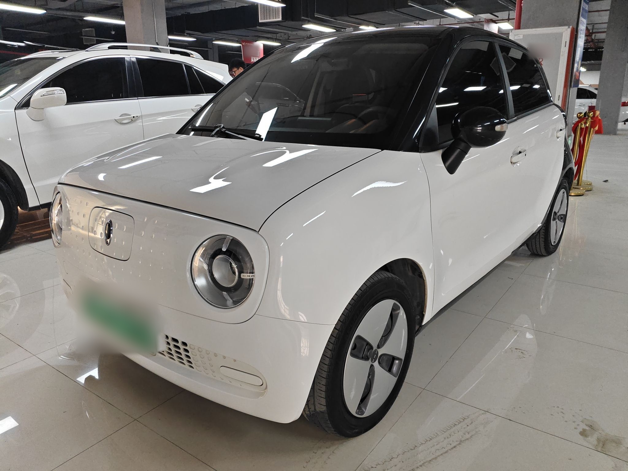 Под передней частью автомобиля