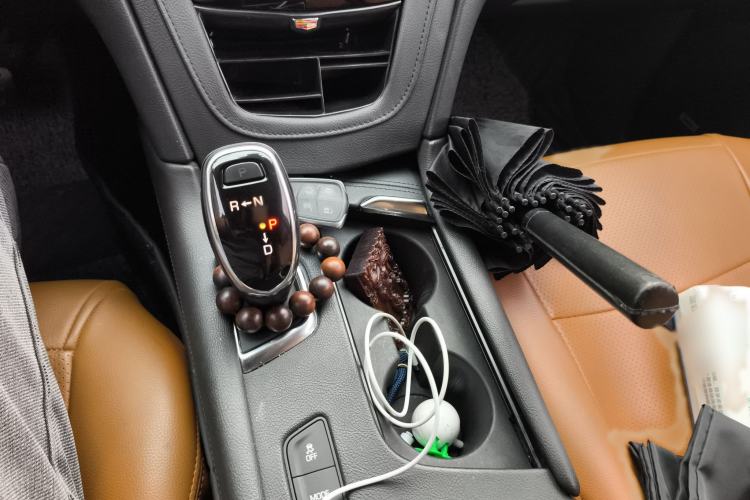 Used Cadillac XT5 2018 25T Luxury Model Gear Lever