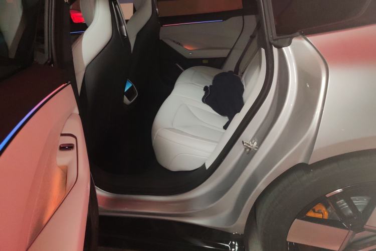 Used XPeng P7 2025 Model—750 All-Wheel-Drive High-Performance Ultra Left Rear Seat